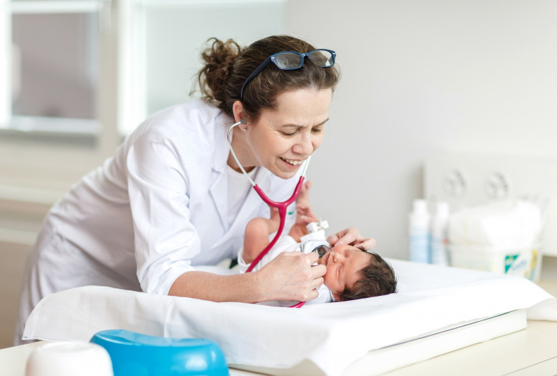 Die Neonatologie versorgt Frühgeborene ab der 32. Schwangerschaftswoche und behandelt Neugeborene mit speziellen Problemen.